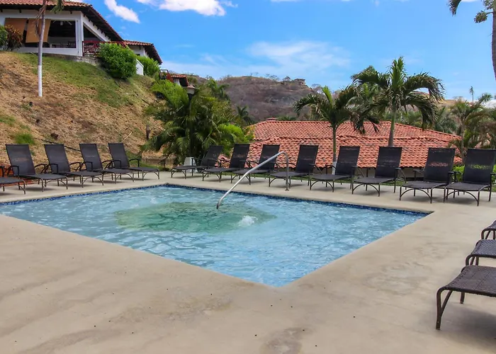 Sol Gem W/ Soaking Pool & Views! Villa